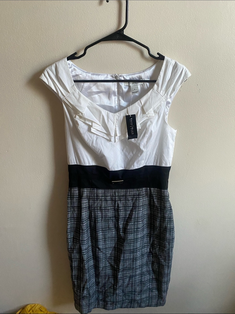White House Black Market White, Black & Gray Colorblock Cap-Sleeve Sheath Dress